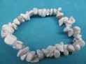 Howlit bílý náramek tromlovaný