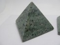 Pyramida serpentin-nefrit 7,5 cm